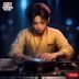 宝贝dj首席音乐编辑DJ小宝在录音棚内专注试听舞曲的工作照